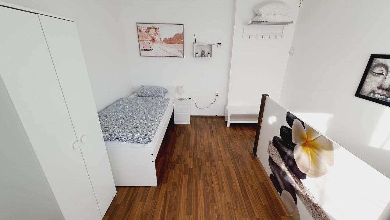מריבור Apartma4Us מראה חיצוני תמונה