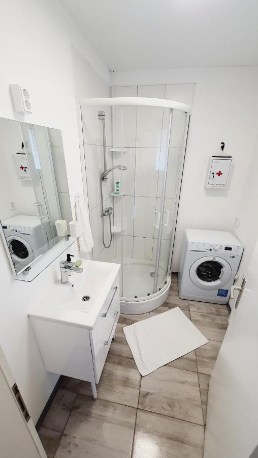 מריבור Apartma4Us מראה חיצוני תמונה